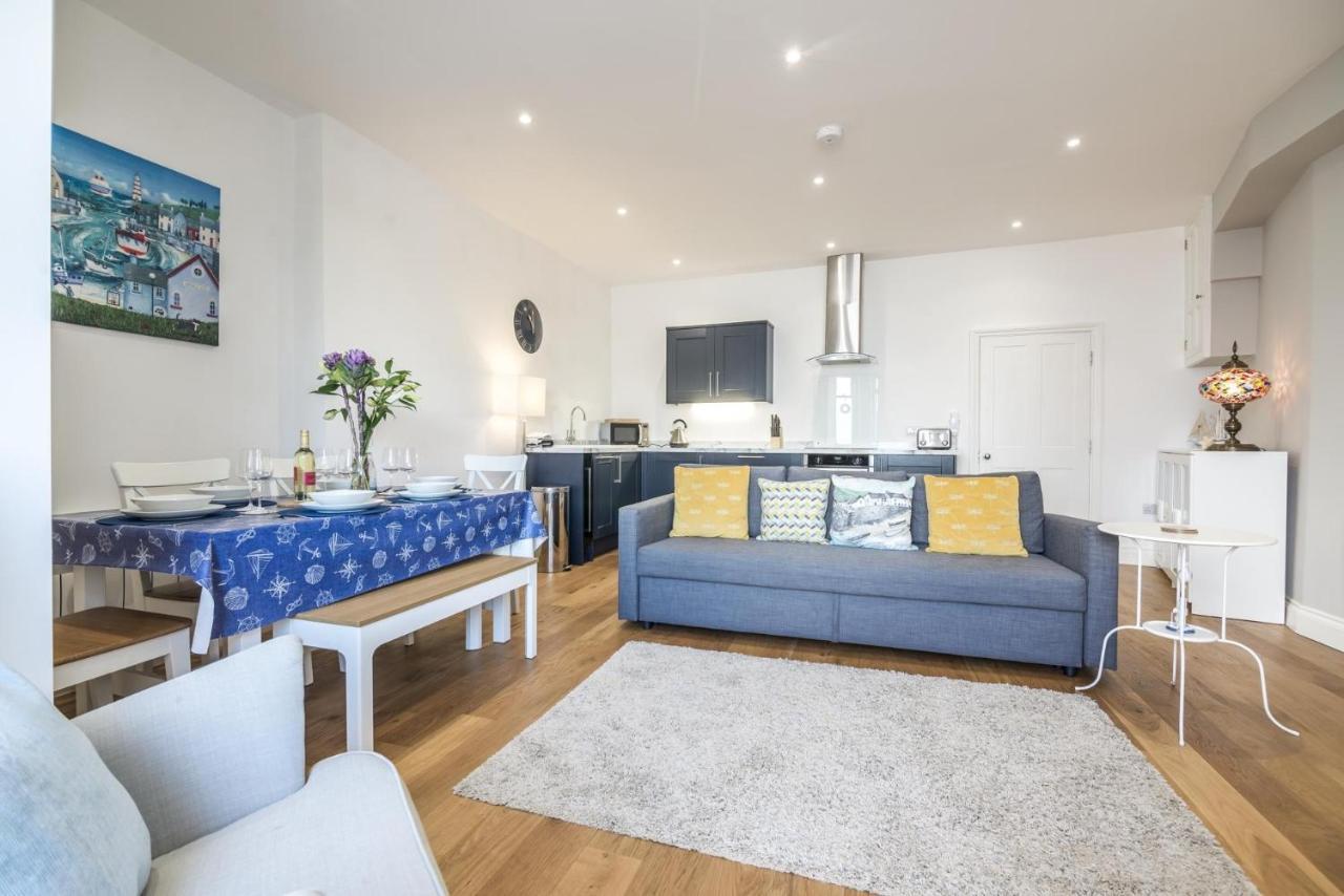 Sea Legs - 2 Bedroom Apartment - Tenby Eksteriør bilde