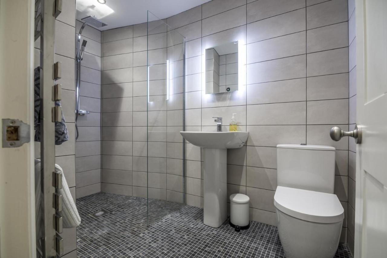 Sea Legs - 2 Bedroom Apartment - Tenby Eksteriør bilde