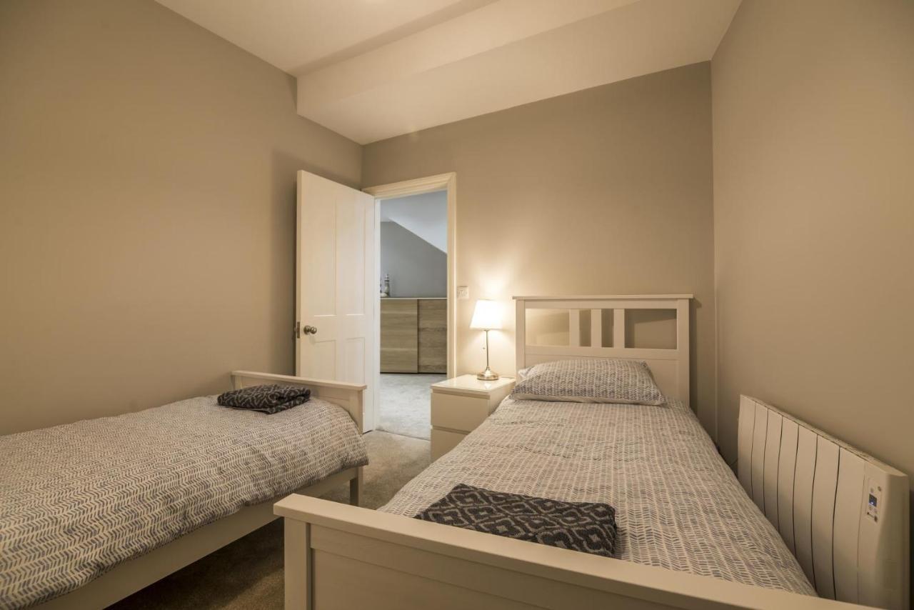Sea Legs - 2 Bedroom Apartment - Tenby Eksteriør bilde