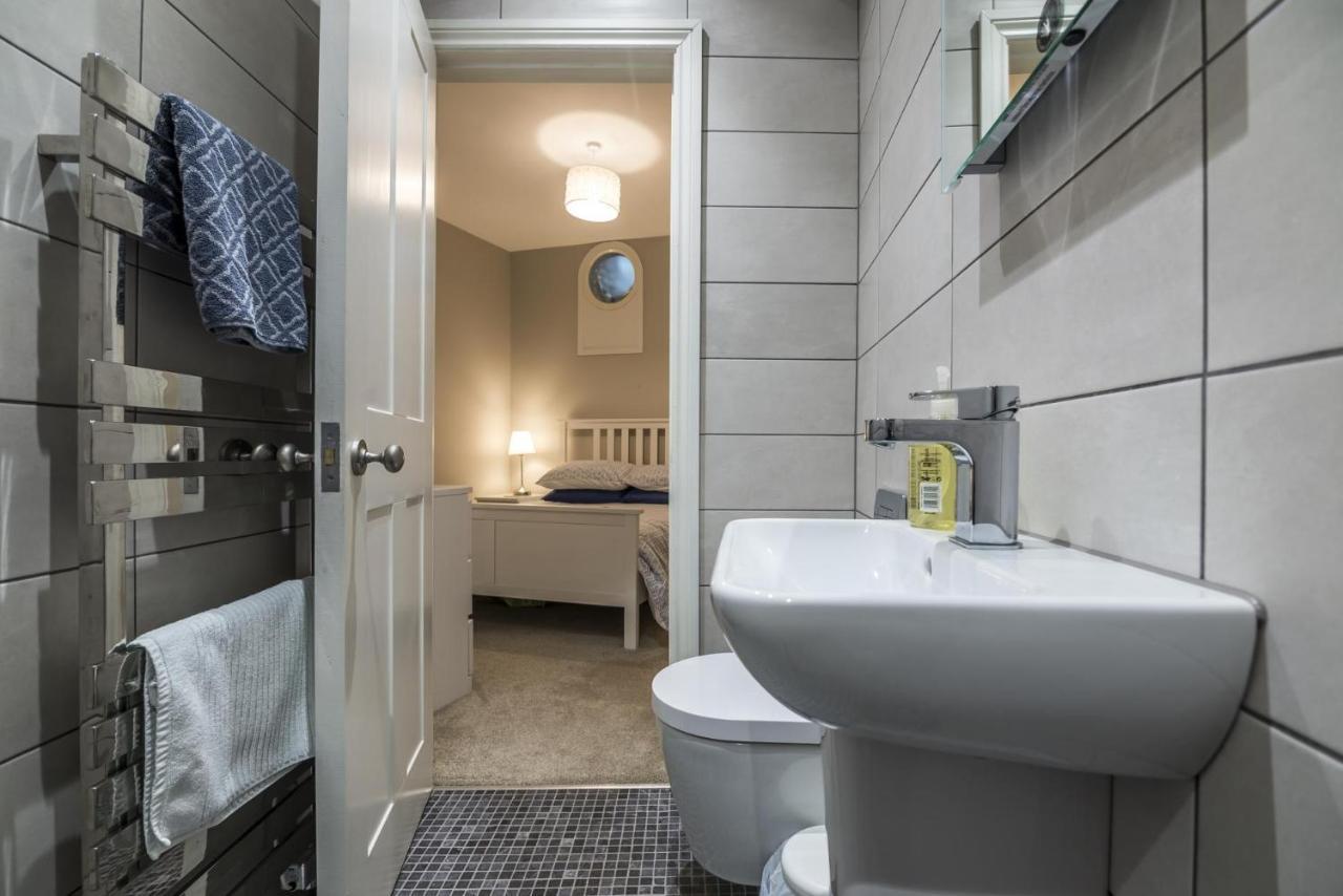 Sea Legs - 2 Bedroom Apartment - Tenby Eksteriør bilde