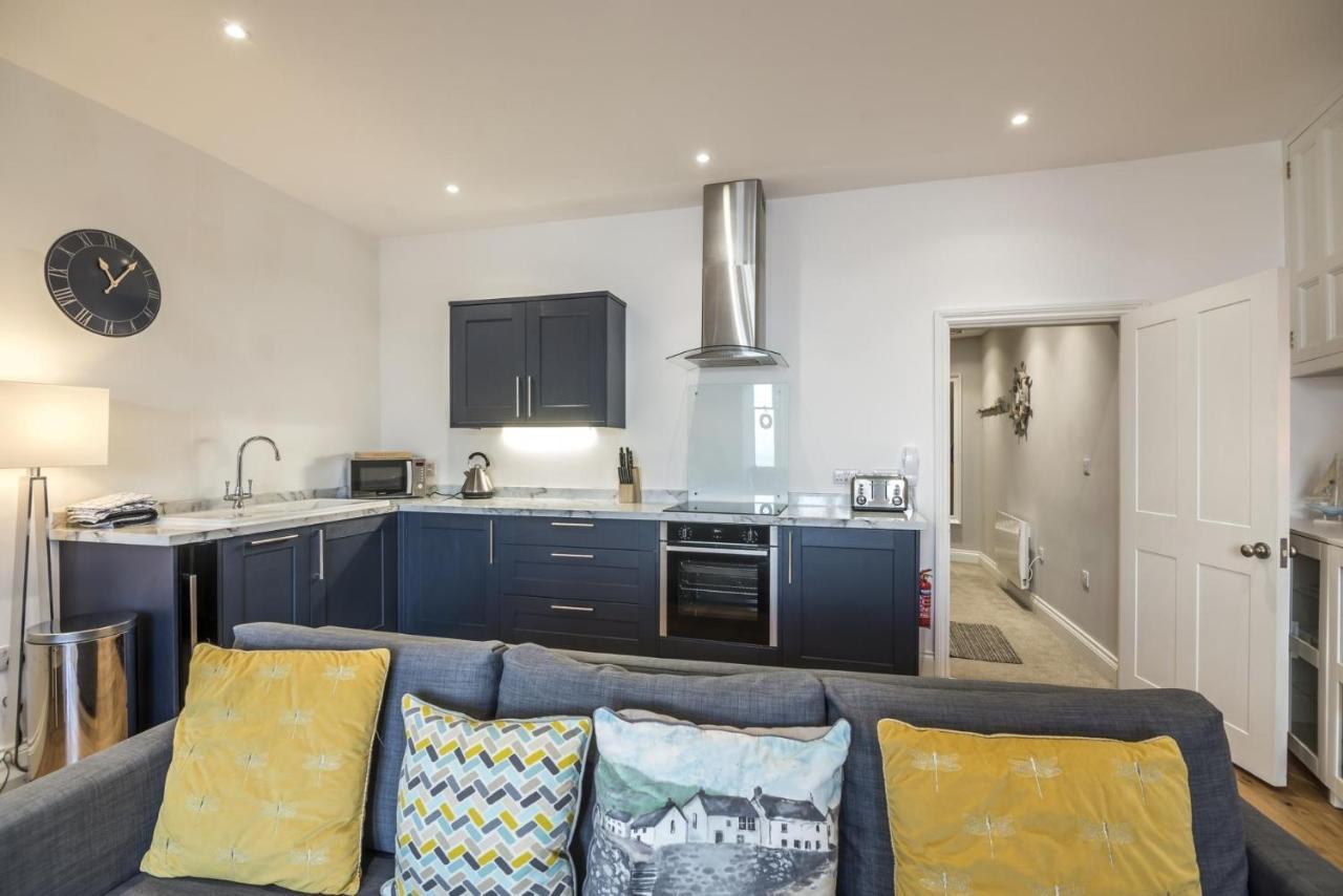 Sea Legs - 2 Bedroom Apartment - Tenby Eksteriør bilde