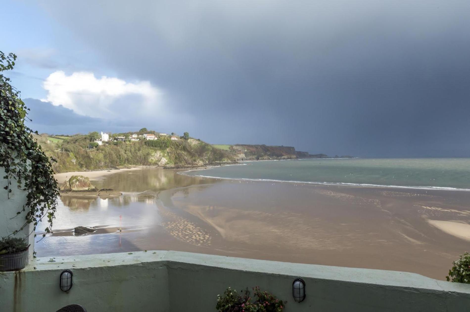 Sea Legs - 2 Bedroom Apartment - Tenby Eksteriør bilde