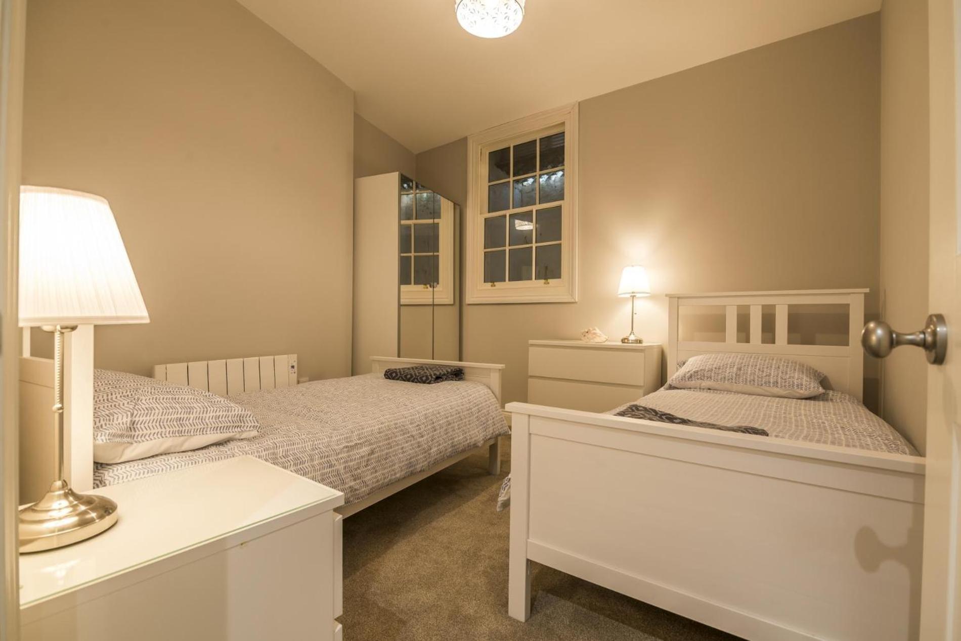 Sea Legs - 2 Bedroom Apartment - Tenby Eksteriør bilde
